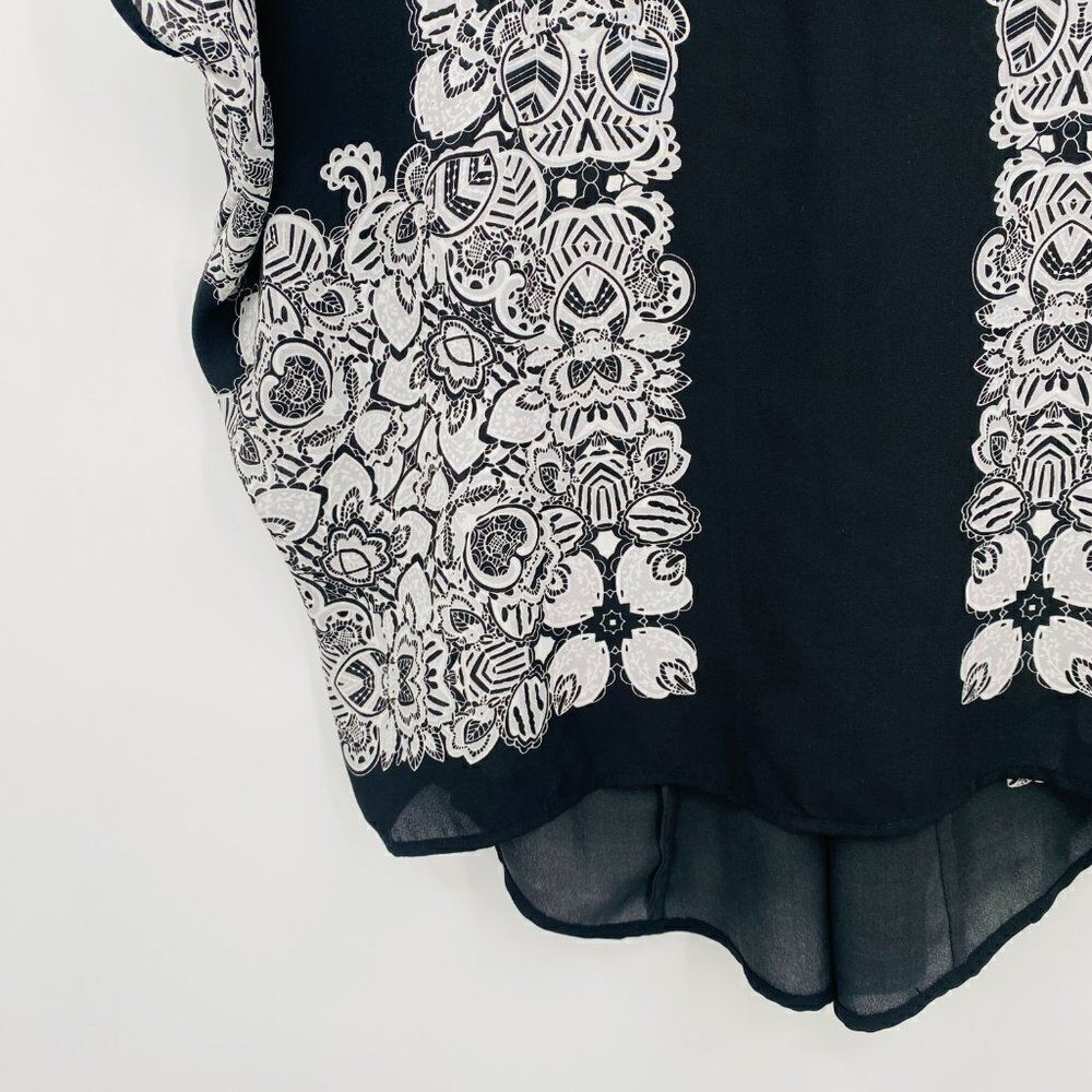 Carmen Marc Valvo Size Medium Black & White Printed V Neck Kimono Style Blouse - Picture 5 of 9
